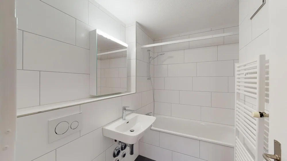 Badezimmer; fliesenboden, renoviert, tageslicht