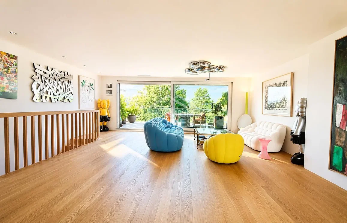 Wohnzimmer; holzboden, tageslicht, moderner stil