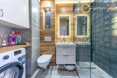 Toilette; fliesenboden, renoviert, tageslicht