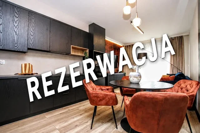 Cuisine; électroménager, parquet, lumière naturelle, style moderne