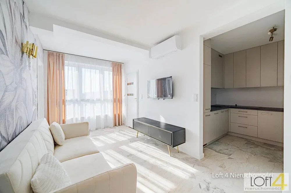 Oturma odası; doğal ışık, modern stil
