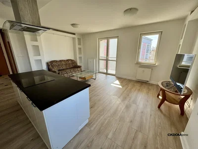 Wohnzimmer; küchengeräte, fliesenboden, tageslicht, moderner stil