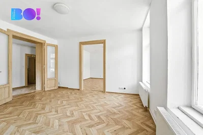 Sonstiges; holzboden, tageslicht, renovierungsbedürftig