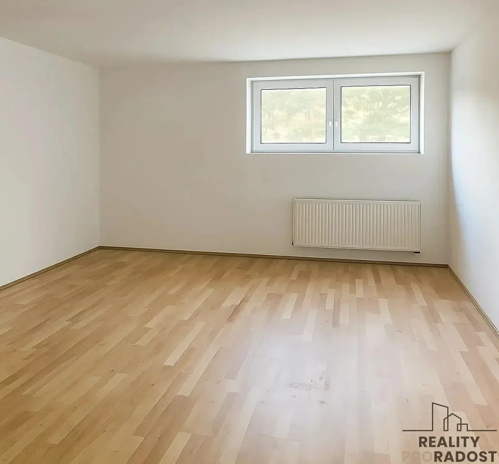 Camera da letto; pavimento in legno, luce naturale