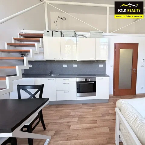 Kitchen; kitchen appliances, wood floor, natural light