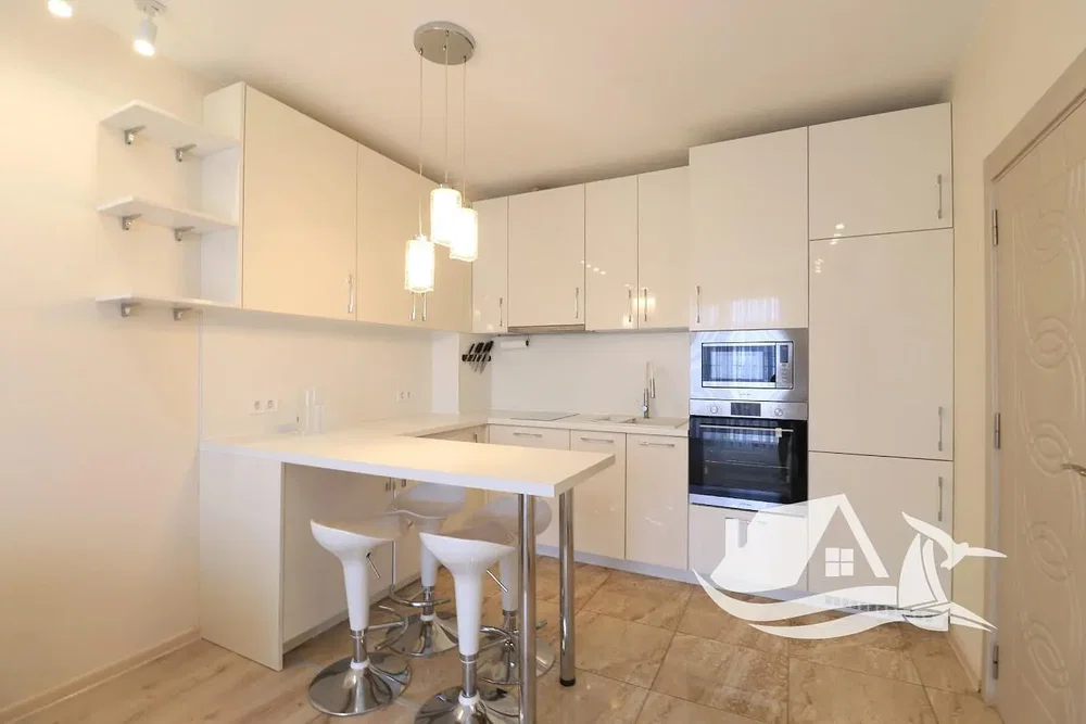 Kitchen; kitchen appliances, renovated, natural light, modern style