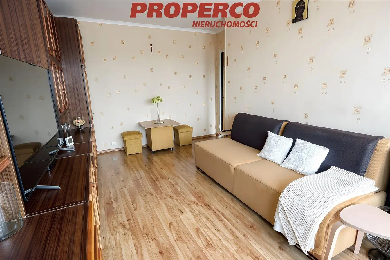 Living room; wood floor, natural light, modern style