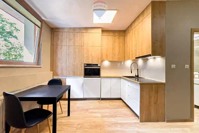 Cucina; elettrodomestici, luce naturale, stile moderno, ristrutturato