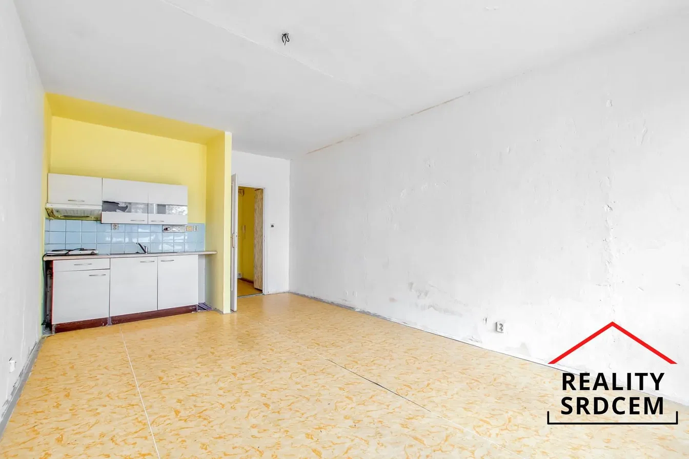 Kuhinja; pločice, potrebna renovacija