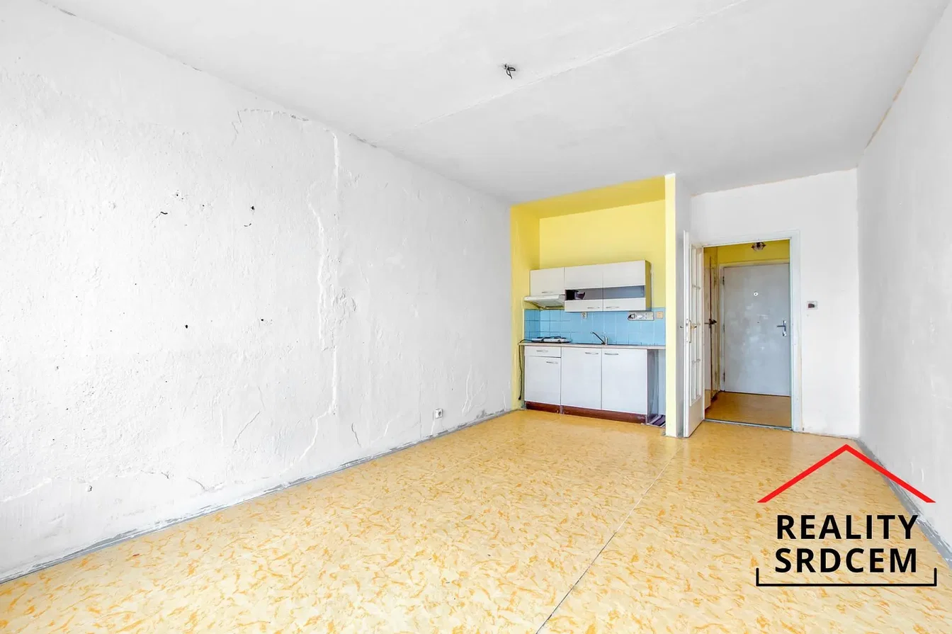 Kuhinja; potrebna renovacija, pločice