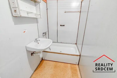 Kupaonica; potrebna renovacija, pločice