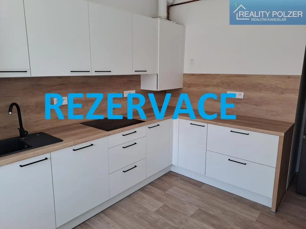 Cocina; electrodomésticos, suelo de madera, renovado, luz natural