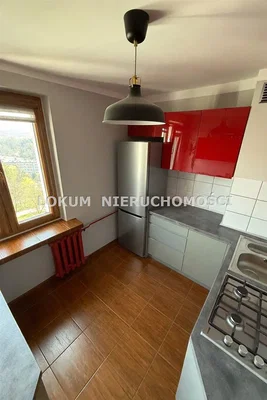 Cuisine; carrelage, lumière naturelle