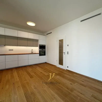 Küche; küchengeräte, holzboden, tageslicht, renoviert