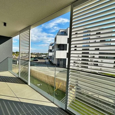 Balkon; blick, fliesenboden, tageslicht