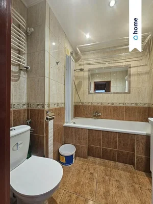 Toilette; fliesenboden, tageslicht