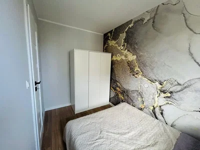 Camera da letto; pavimento in legno, luce naturale