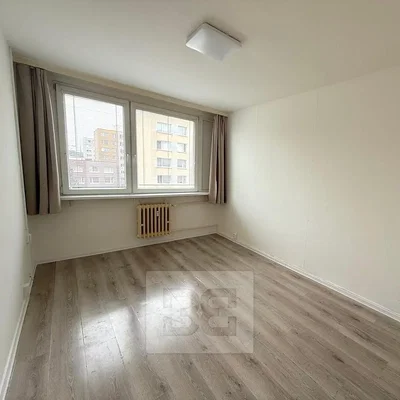 Schlafzimmer; tageslicht, holzboden