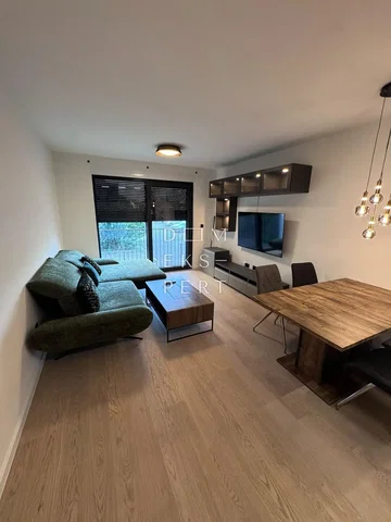 Wohnzimmer; holzboden, tageslicht