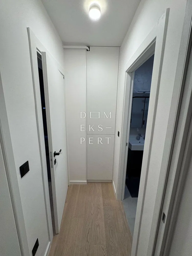 Garderobe; holzboden, tageslicht
