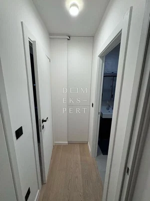 Garderobe; holzboden, tageslicht