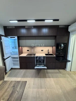 Küche; küchengeräte, holzboden, renoviert, tageslicht