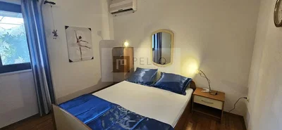 Schlafzimmer; holzboden, tageslicht