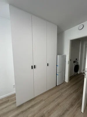 Kitchen; wood floor, kitchen appliances