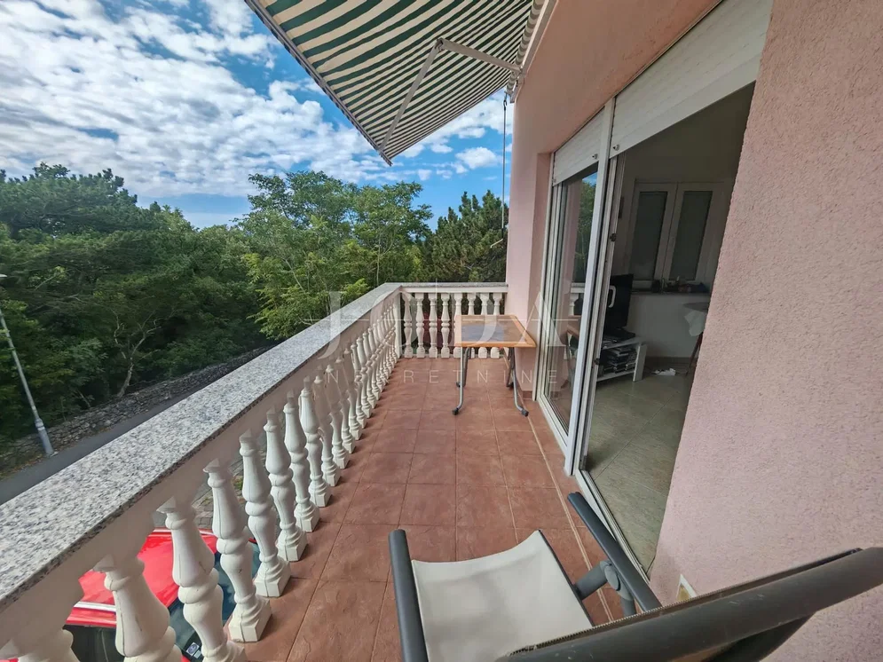 Balcony; view, natural light