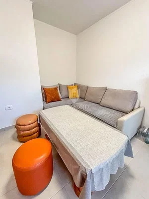Salon; carrelage, lumière naturelle