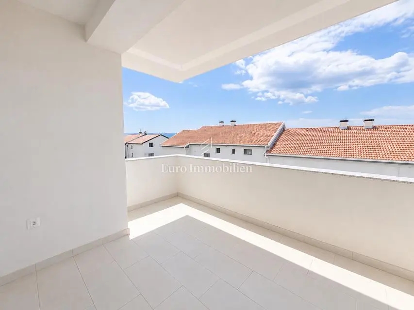 Balkon; dlažba, výhled, přirozené světlo