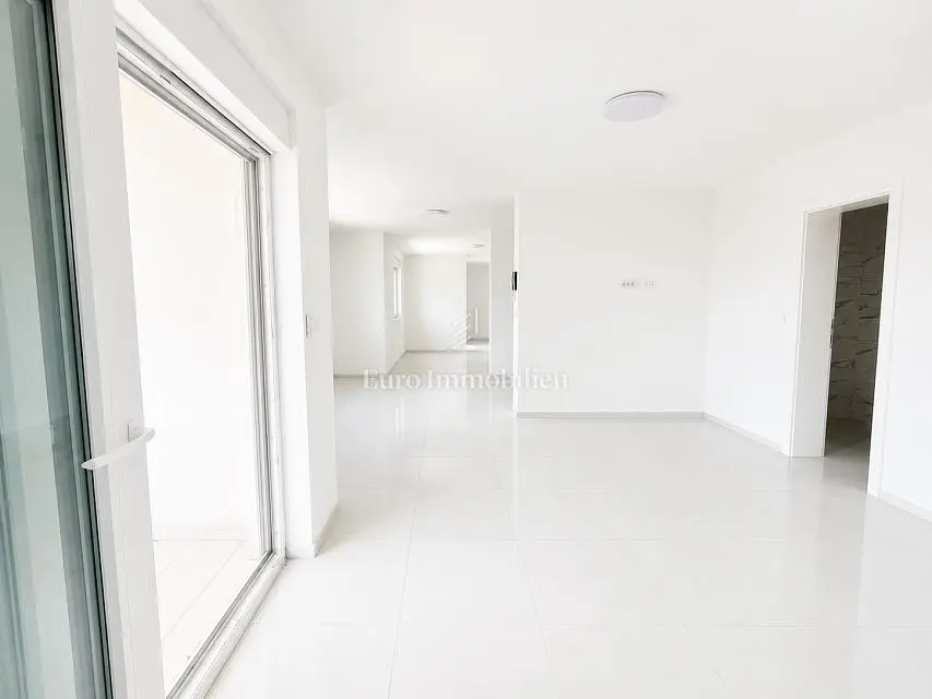 Ostatní; dlažba, přirozené světlo