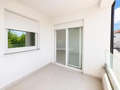 Balcon; carrelage, vue, lumière naturelle