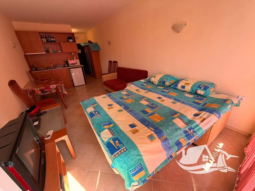 Schlafzimmer; fliesenboden, tageslicht