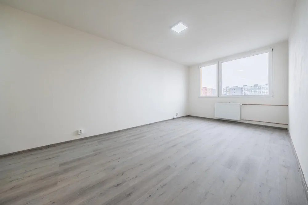 Wohnzimmer; holzboden, tageslicht