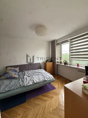 Chambre; parquet, lumière naturelle