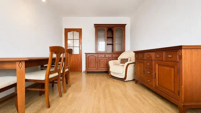 Wohnzimmer; holzboden, rustikaler stil, tageslicht