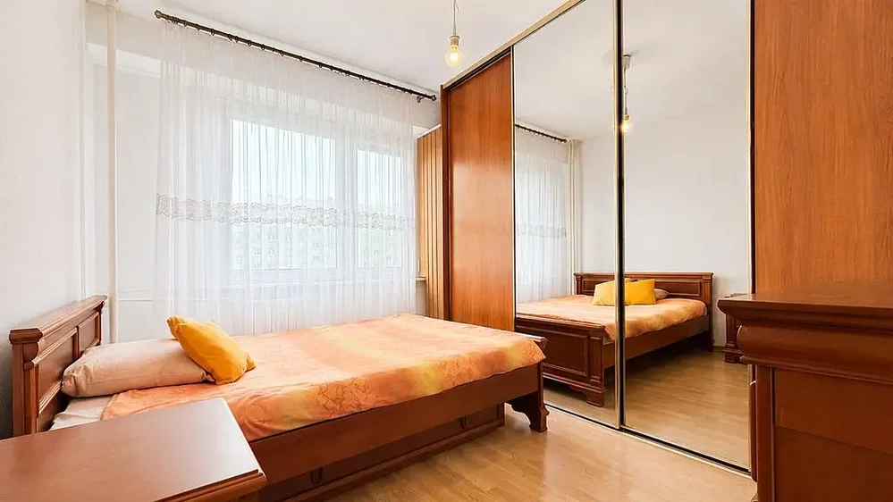 Chambre; parquet, lumière naturelle