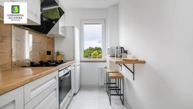 Cucina; vista, elettrodomestici, luce naturale