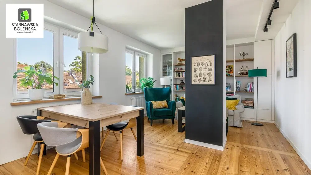 Salon; parquet, lumière naturelle, style moderne