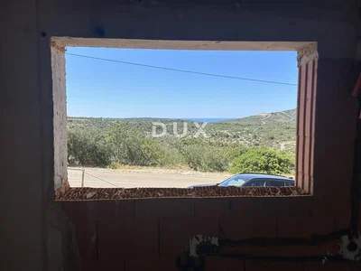 Autre; vue, nécessite rénovation, lumière naturelle