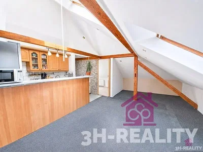 Kitchen; kitchen appliances, natural light