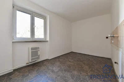 Ostatní; dlažba, přirozené světlo