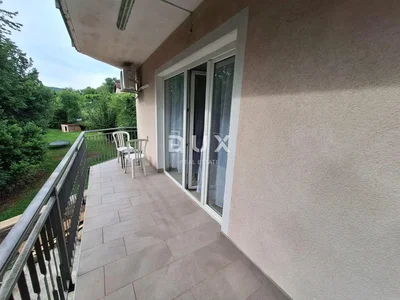 Balkon; dlažba, výhled, přirozené světlo