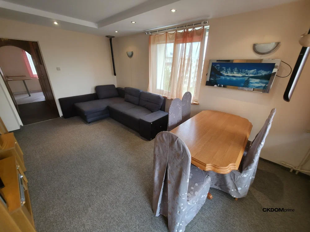 Salon; lumière naturelle, carrelage
