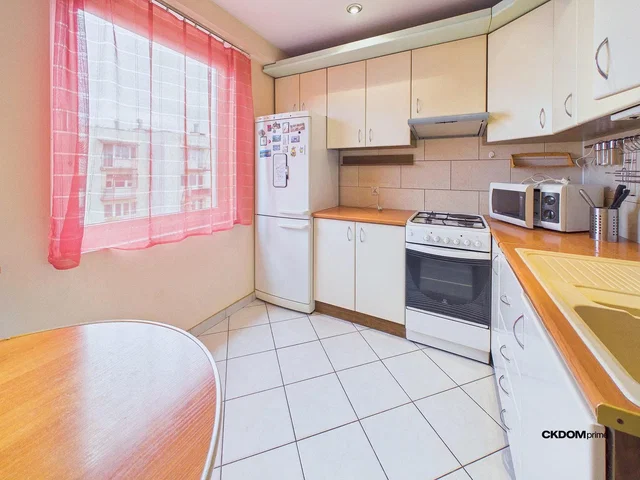 Salon; lumière naturelle, carrelage
