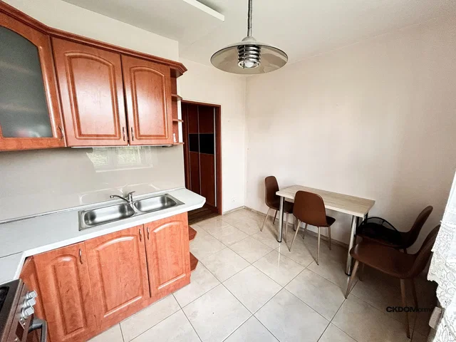 Kuhinja; pločice, kućanski aparati