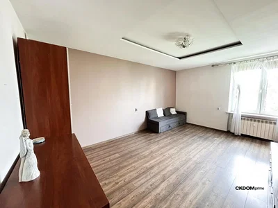 Wohnzimmer; holzboden, tageslicht