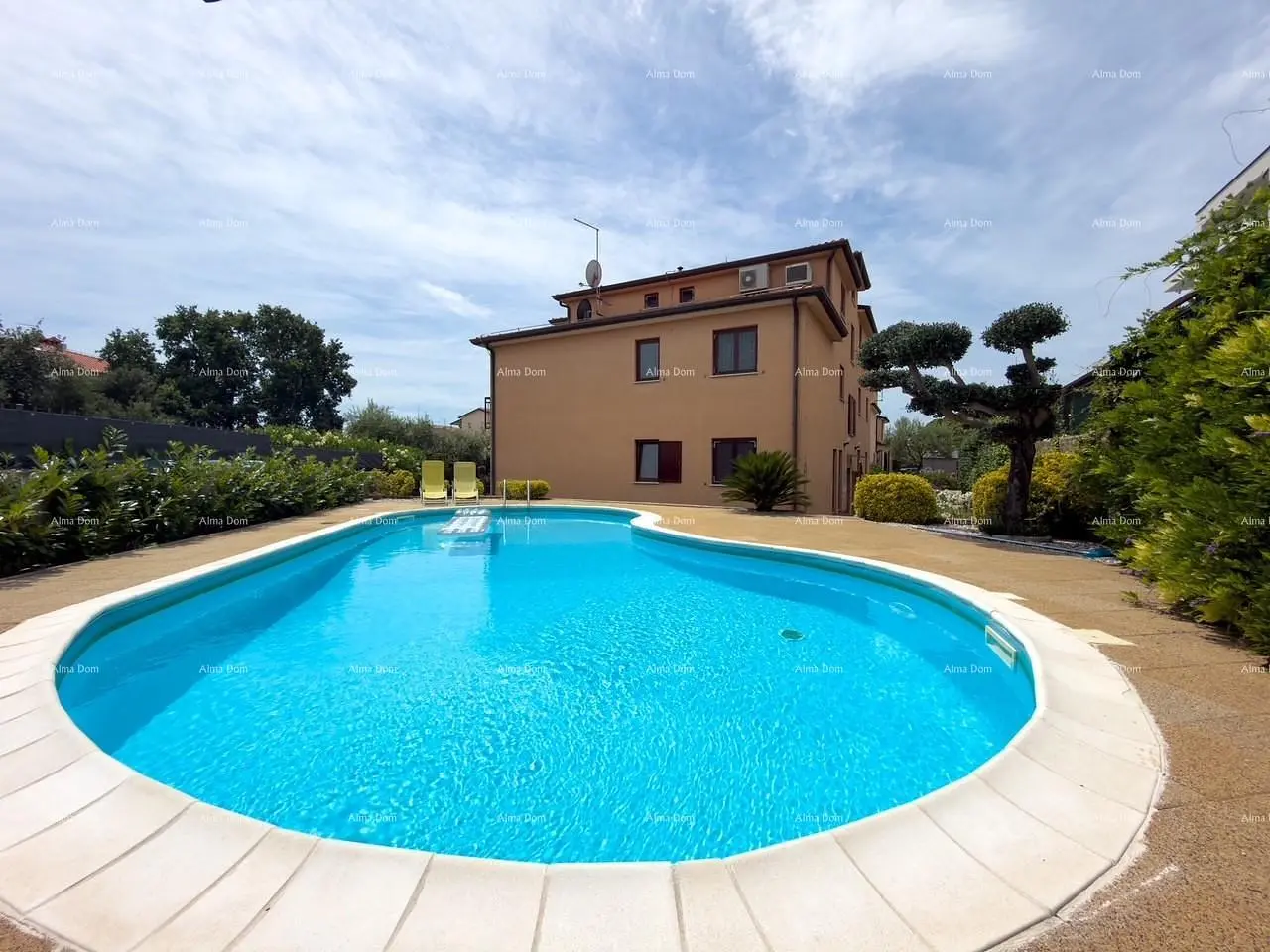 House and surroundings; view, natural light