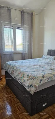 Спаваћа соба; дрвени под, природно светло